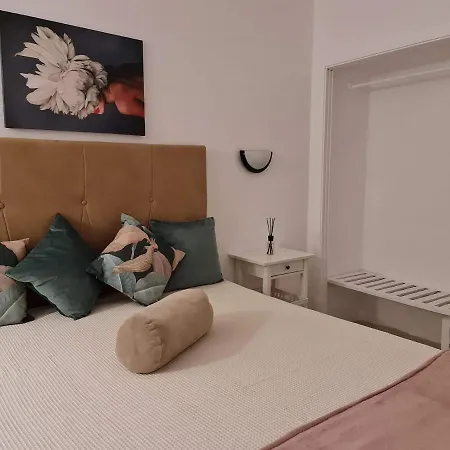 アパート Rocha House